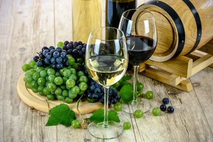 La vendimia asturiana, una tradicion que va de mano en mano