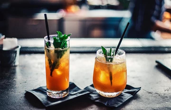 ¿Cuál es el origen de las bebidas alcohólicas que consumes?