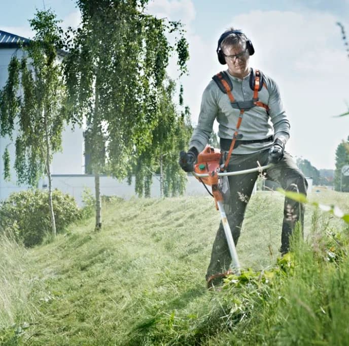 Trabajar con una desbrozadora Husqvarna: cómo proceder con el montaje
