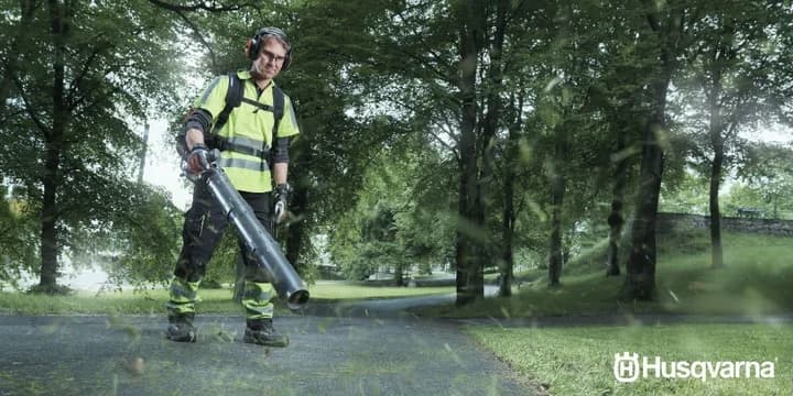 ¿Sabes cual es el equipamiento de seguridad de un soplador de hojas?