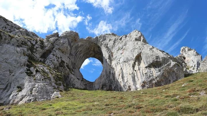 Un paseo por las curiosidades de la Asturias del senderismo