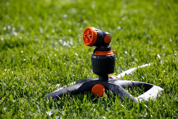 Aspersor Riego Jardin con Pincho ?4 JET LIFT?